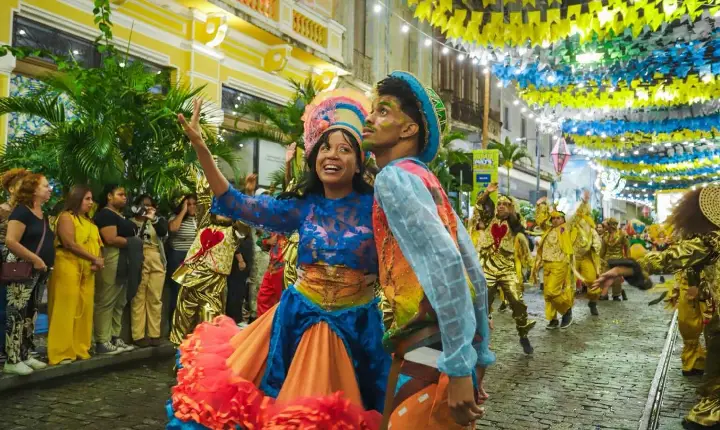 Abertura do Arraiá da Prefs reúne famílias, turistas e celebra a cultura nordestina no Centro Histórico