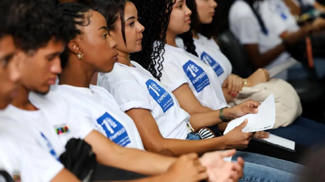 Agosto da Juventude orienta cerca de 200 estudantes da rede pública sobre mercado de trabalho em Salvador