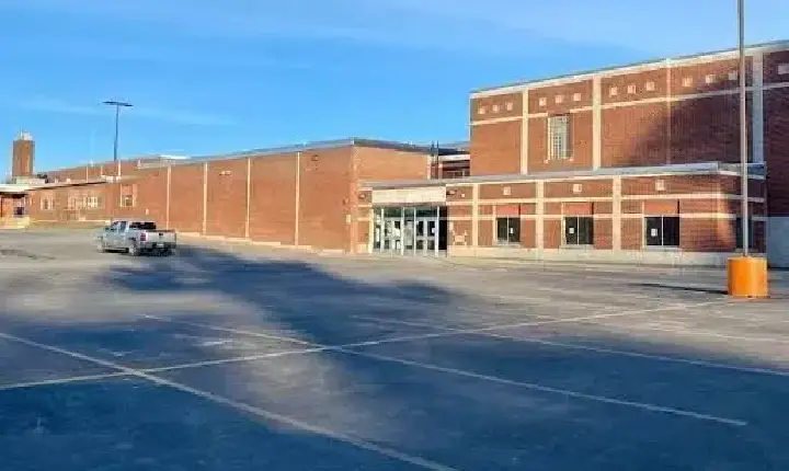 Aluna do ensino médio é suspensa no primeiro dia de aula por trazer café