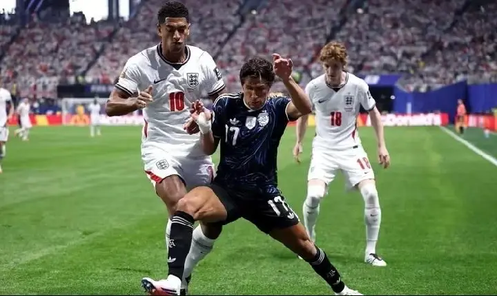 Argentina vira nos acréscimos, elimina a Inglaterra e vai à final da Copa
