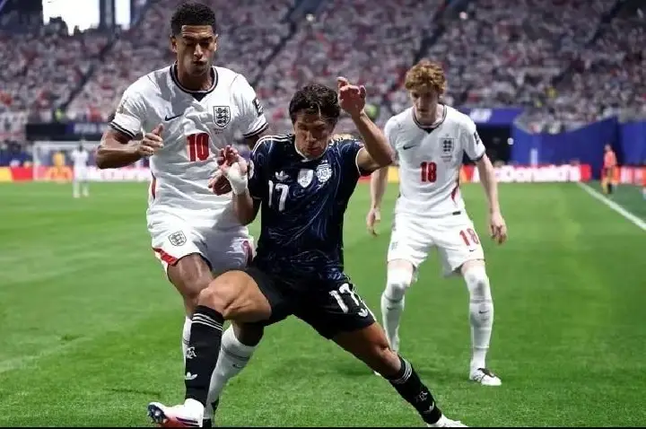 Argentina vira nos acréscimos, elimina a Inglaterra e vai à final da Copa