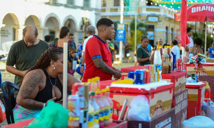 Arraiá da Prefs impulsiona vendas de ambulantes durante período junino em Salvador