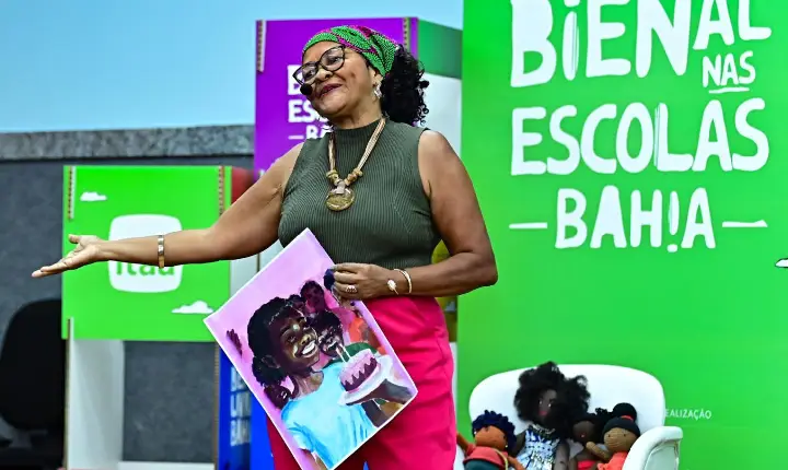 Bienal nas Escolas leva autores da literatura para estudantes da rede municipal de Salvador