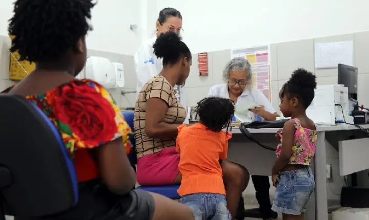 Bolsa Família: Salvador convoca beneficiários para acompanhamento obrigatório de saúde