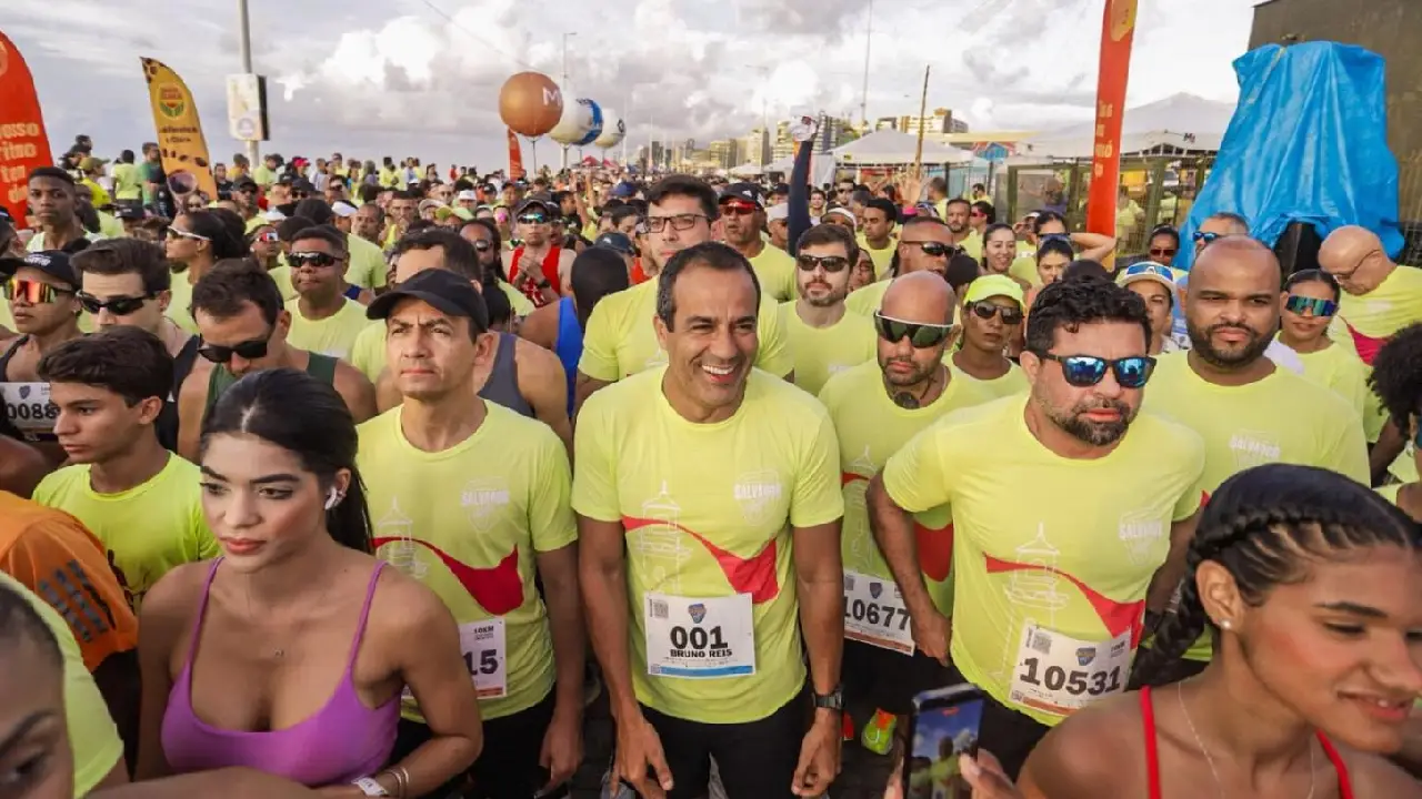 Bruno Reis participa da Maratona Salvador e enfatiza importância da prova para a economia local: “Temos 50% dos participantes de fora da cidade”
