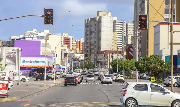 Centro de Controle Semafórico completa dois anos com quase mil equipamentos inteligentes conectados em Salvador
