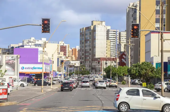 Centro de Controle Semafórico completa dois anos com quase mil equipamentos inteligentes conectados em Salvador