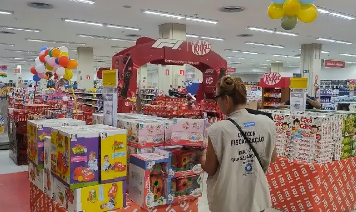 Codecon fiscaliza 187 estabelecimentos e identifica irregularidades em produtos para o Dia das Crianças