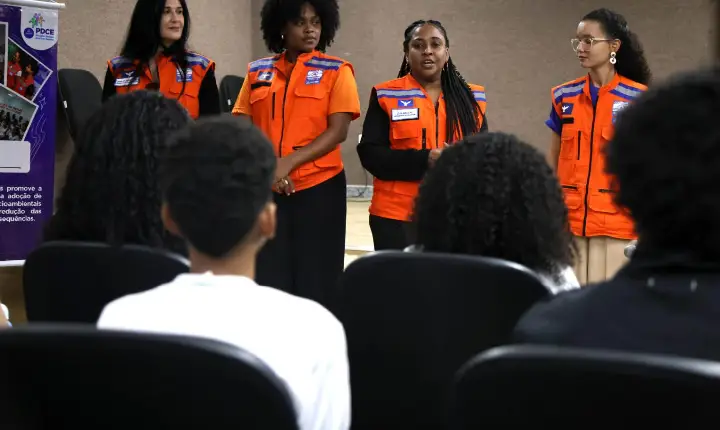Defesa Civil retoma programa em escolas e capacita 250 estudantes de Salvador sobre prevenção de riscos