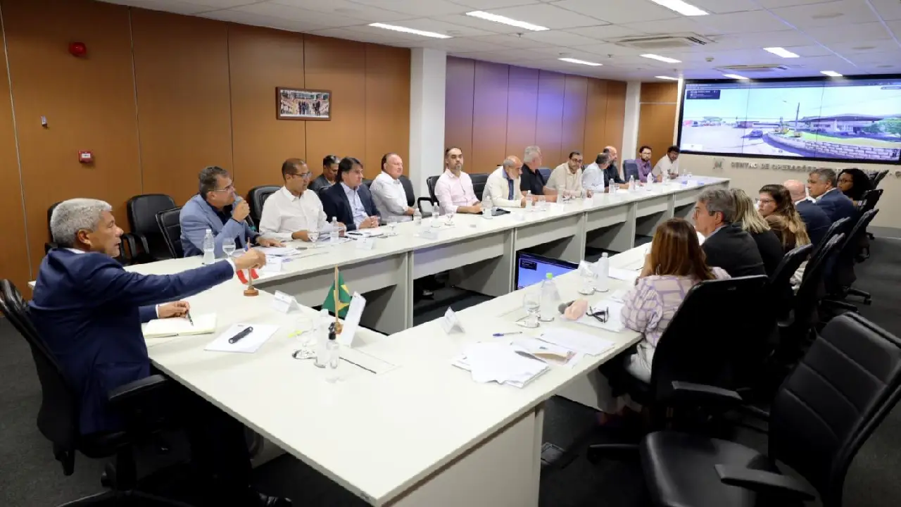 Durante reunião, Jerônimo Rodrigues reforça investimentos em saúde e áreas estratégicas para Piatã