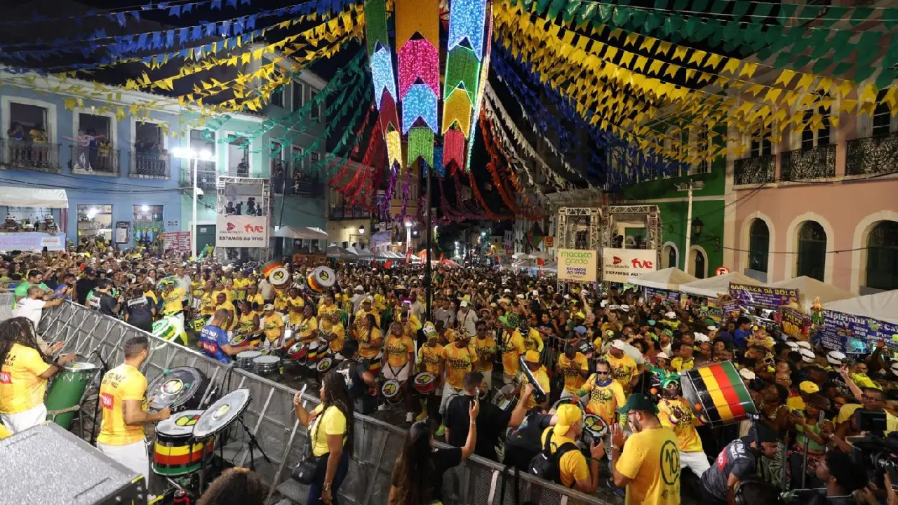 Em clima de Copa e São João, Pelourinho encerra festa com Alceu Valença e cerca de 50 atrações