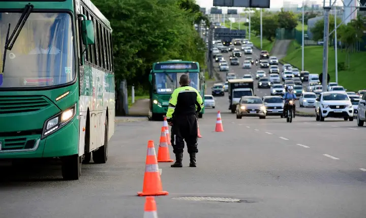 Fiscalização de combate ao transporte irregular é reforçada nas principais saídas de Salvador