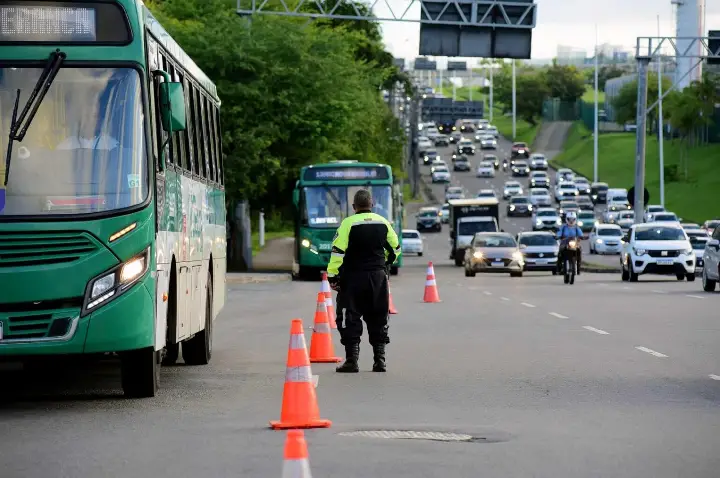 Fiscalização de combate ao transporte irregular é reforçada nas principais saídas de Salvador