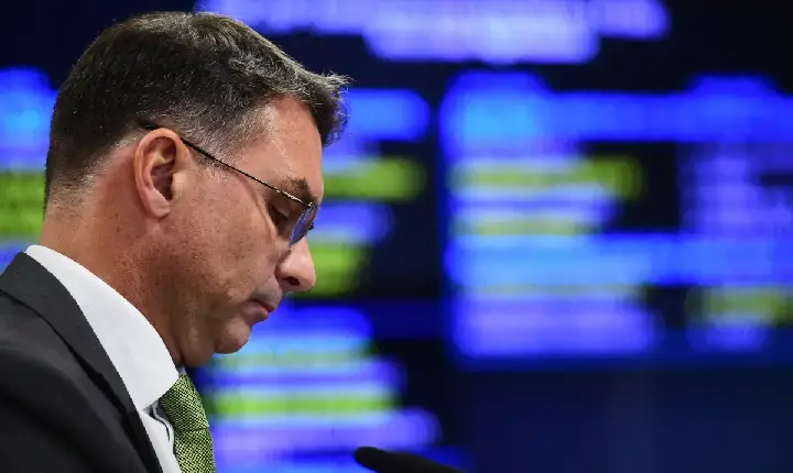 Flávio pede que Mendonça assuma ação sobre “Dark Horse”