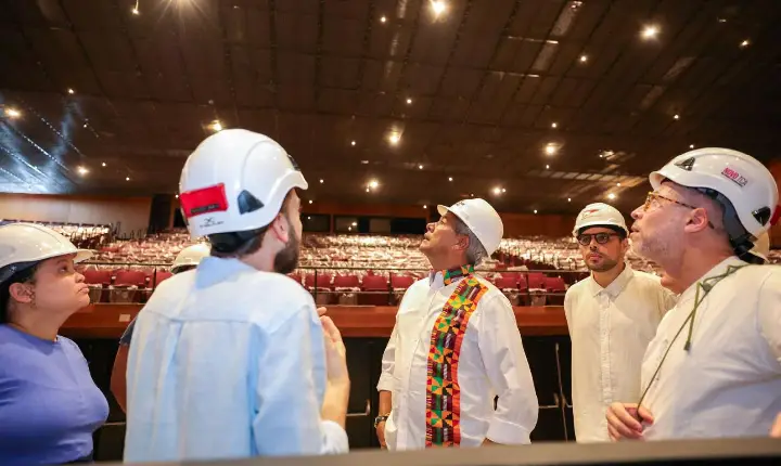 Jerônimo Rodrigues visita obra do Teatro Castro Alves, que reabre ao público em 1º de julho