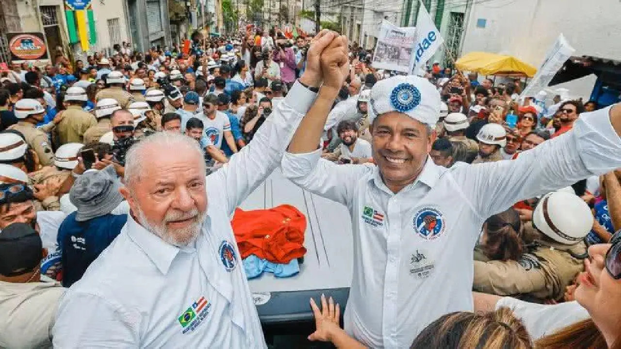 Lula e Jerônimo Rodrigues dividem palanque no 2 de Julho