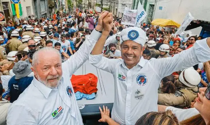 Lula e Jerônimo Rodrigues dividem palanque no 2 de Julho
