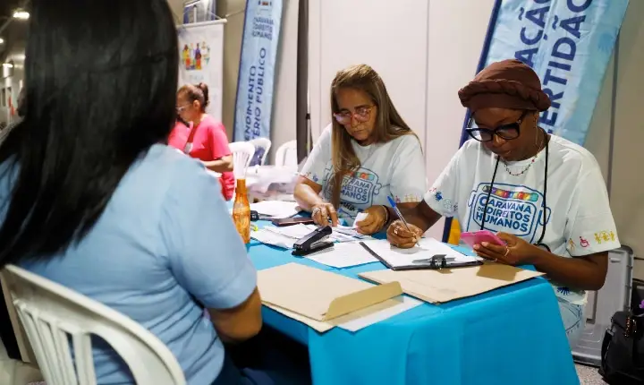 Maio da Diversidade: Caravana dos Direitos Humanos leva serviços gratuitos e ações de conscientização ao Terminal Pituaçu