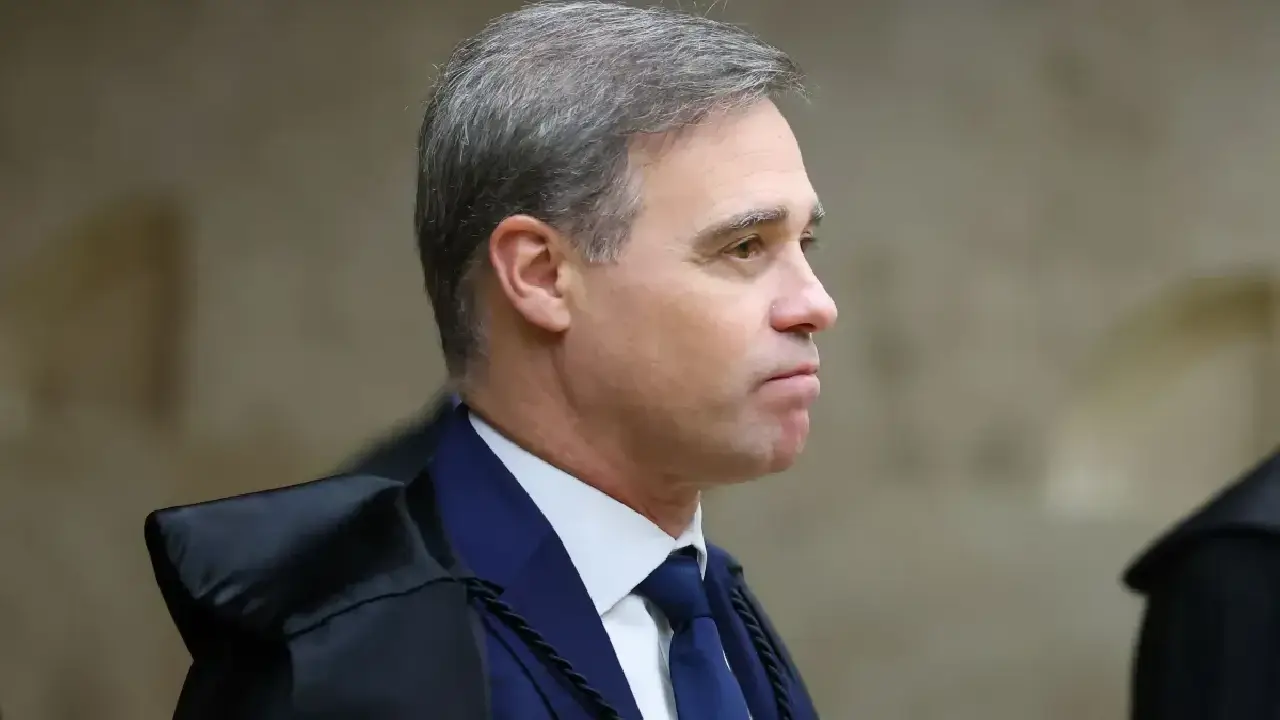 Mendonça determina remoção de vídeo de Janones e Lindbergh contra Flávio