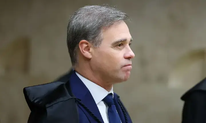 Mendonça determina remoção de vídeo de Janones e Lindbergh contra Flávio