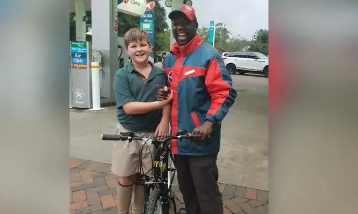 Menino de 10 anos abriu mão de cerca de R$ 600, economizados durante meses para uma viagem em família, para presentear um frentista com a bicicleta que ele tanto sonhava