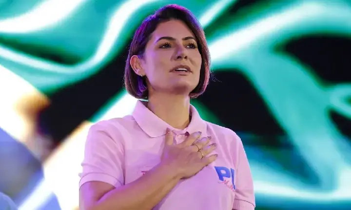 Michelle vira alvo de bolsonaristas após elogiar programa lançado por Lula