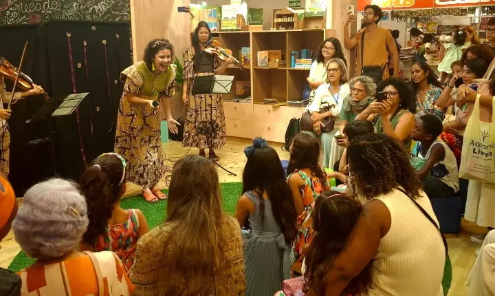 Mundo Encantado da Criança homenageia educadora Lydia Hortélio na Bienal do Livro