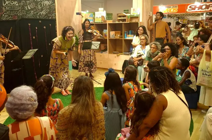 Mundo Encantado da Criança homenageia educadora Lydia Hortélio na Bienal do Livro