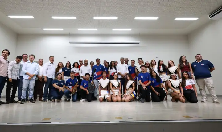 Novo colégio de tempo integral e obras viárias ampliam oportunidades e mobilidade em Correntina