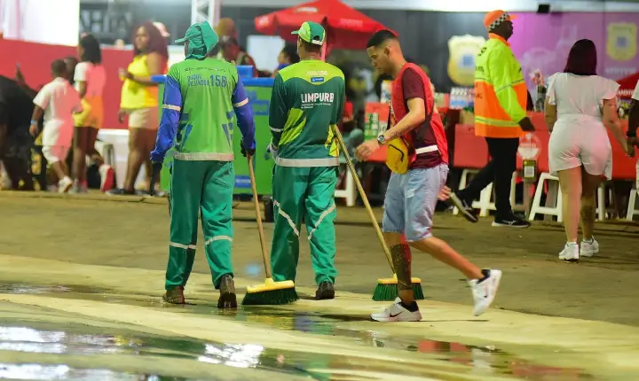 Paralisação nacional dos garis e margaridas provoca suspensão do serviço de limpeza em Salvador nesta segunda (22)
