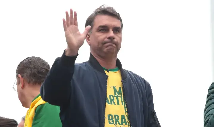 Partido Novo formaliza apoio a Flávio Bolsonaro no segundo turno