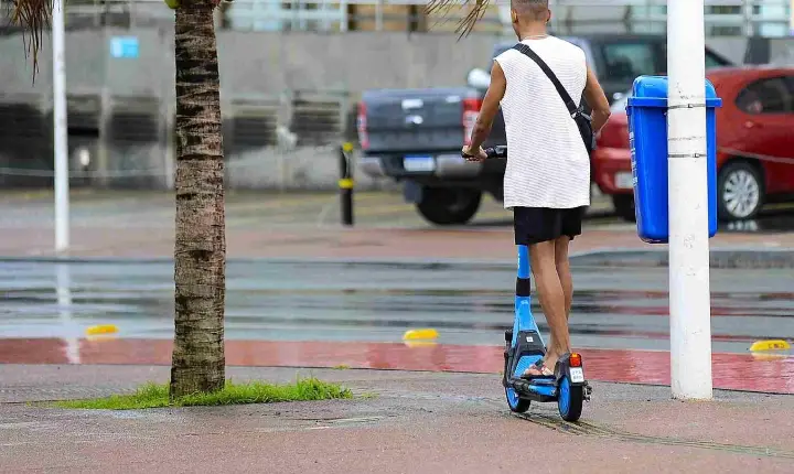 Patinetes elétricos completam um ano de operação regulamentada em Salvador com mais de 500 mil viagens realizadas