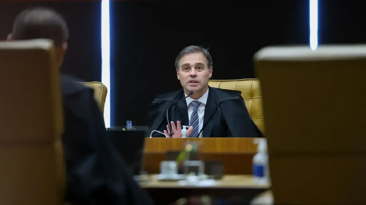 PF pediu aval de Mendonça para obter repasses de Vorcaro a pessoas com foro