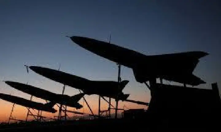 Piloto dos EUA abatido no Irã diz ter visto drones com capacidade inédita