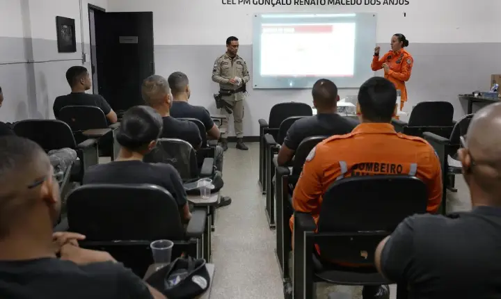 Policiais militares são capacitados para conduzir cães em buscas por pessoas desaparecidas