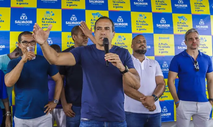 Prefeito de Salvador entrega campo na Praia de Periperi e visita Camelódromo de Novo Horizonte