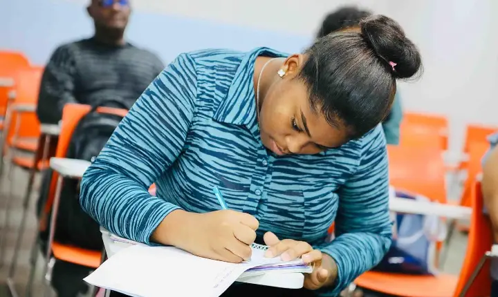 Prefeitura abre 105 vagas em cursos gratuitos de qualificação com foco na inclusão feminina e setor logístico