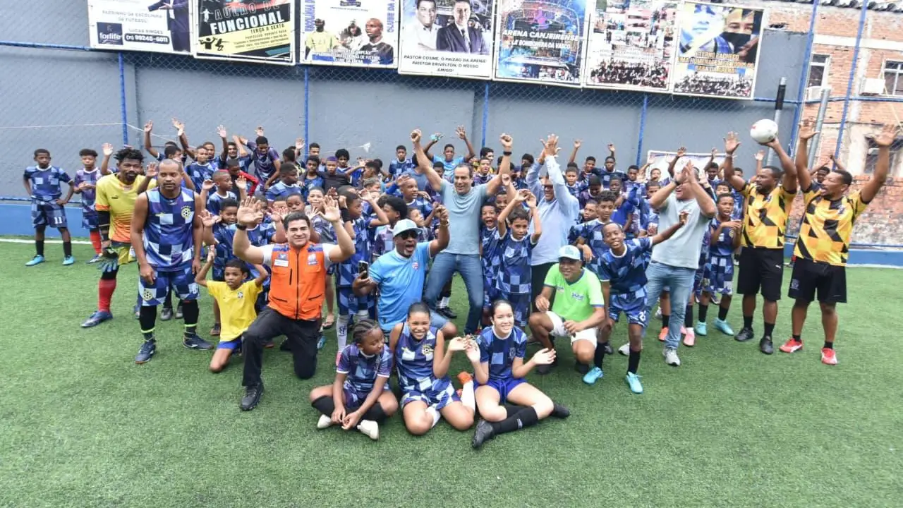 Prefeitura amplia acesso à prática esportiva na Federação após entrega de nova arena com grama sintética