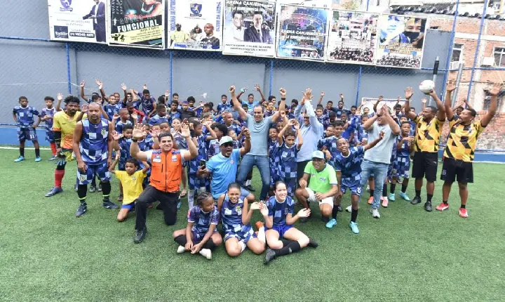 Prefeitura amplia acesso à prática esportiva na Federação após entrega de nova arena com grama sintética