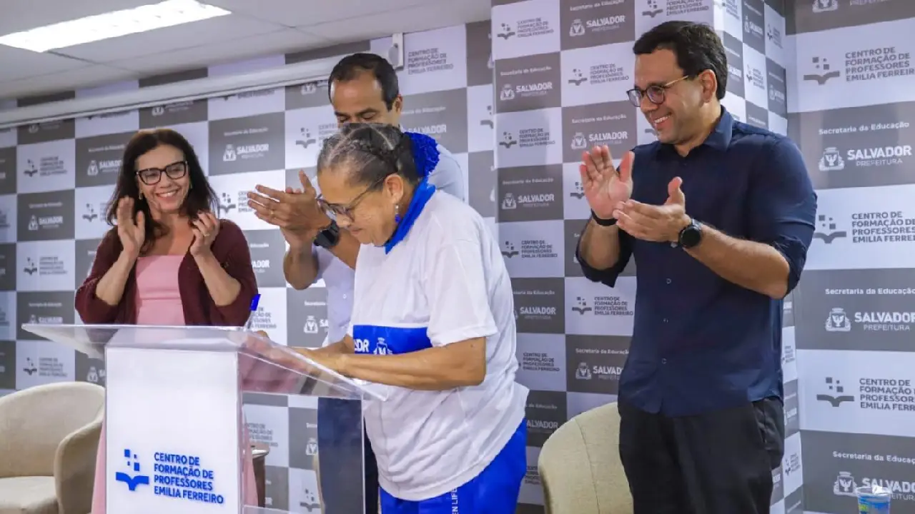 Prefeitura de Salvador cria Bolsa Presença para estudantes da EJA da rede municipal