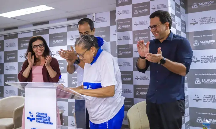 Prefeitura de Salvador cria Bolsa Presença para estudantes da EJA da rede municipal