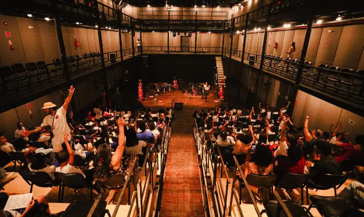 Prefeitura e Projeto Pé de Feijão levam mais de 800 crianças ao Novo Teatro Vila Velha