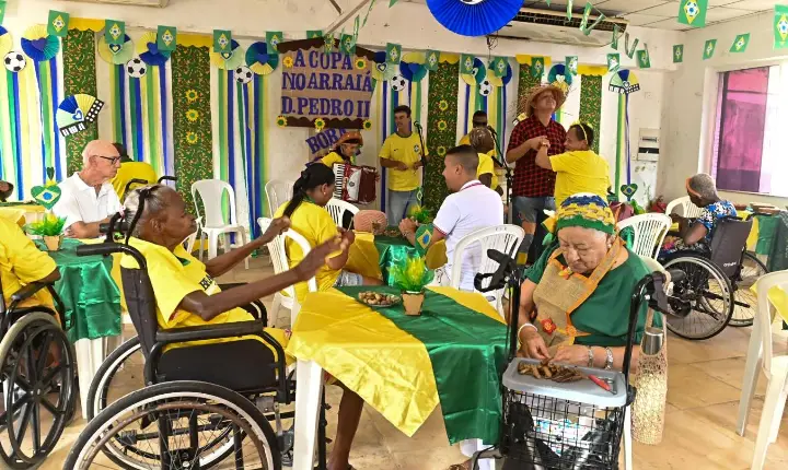 Prefeitura leva clima junino e integração a idosos acolhidos no Arraiá do Abrigo Dom Pedro II
