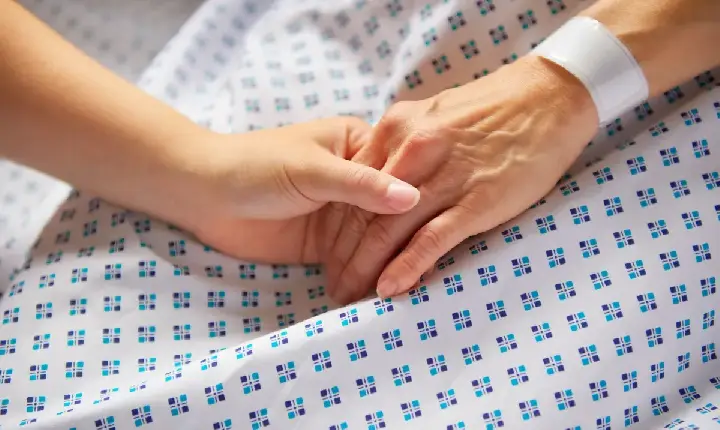 Remédio para Alzheimer chega ao mercado com custo a partir de R$ 12 mil