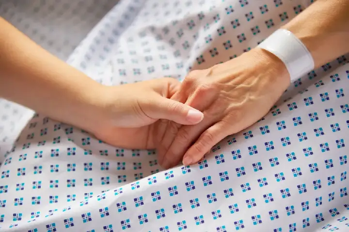 Remédio para Alzheimer chega ao mercado com custo a partir de R$ 12 mil