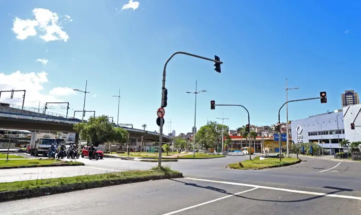 Salvador chega a mil semáforos inteligentes implantados