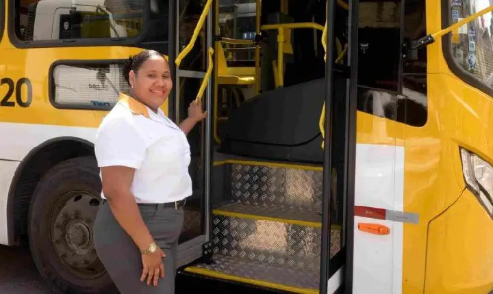 Salvador terá linhas de ônibus operadas exclusivamente por mulheres durante a Copa do Mundo Feminina de 2027