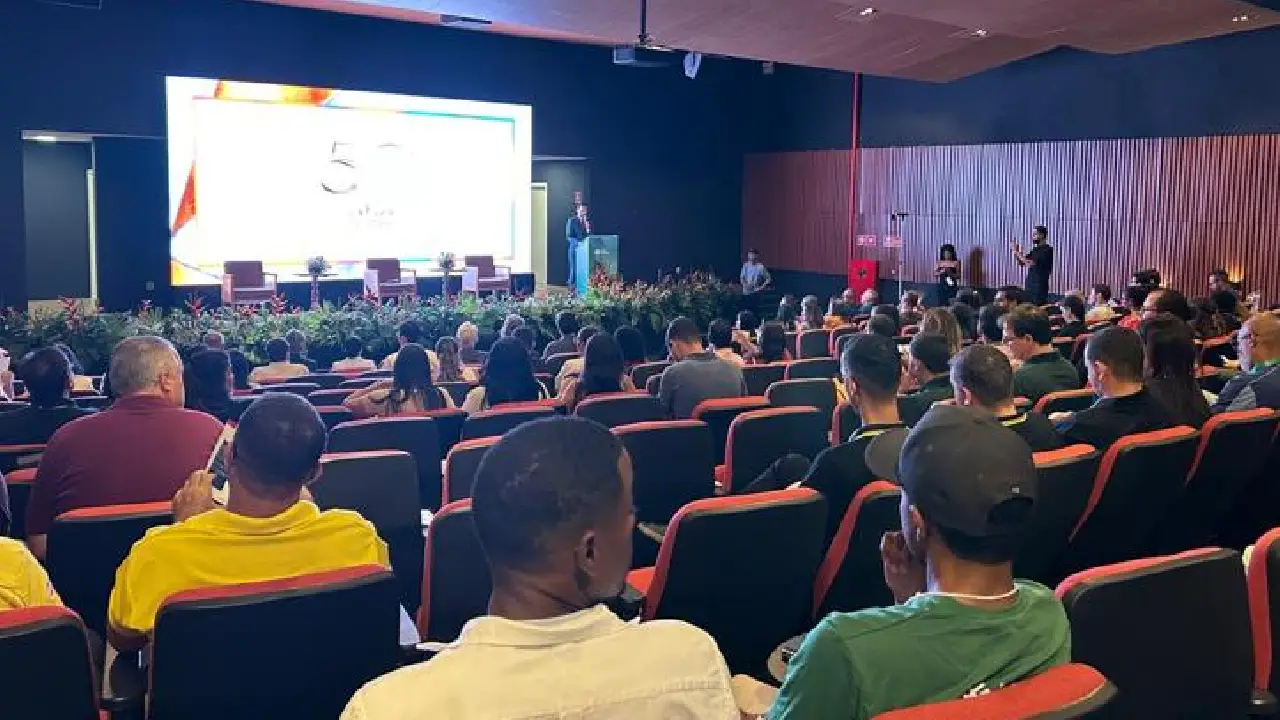 Seagri destaca crescimento da avicultura baiana em abertura do I Simpósio Aves Nordeste 2026