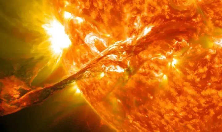 Tempestade solar atinge a Terra hoje com mais força do que o previsto