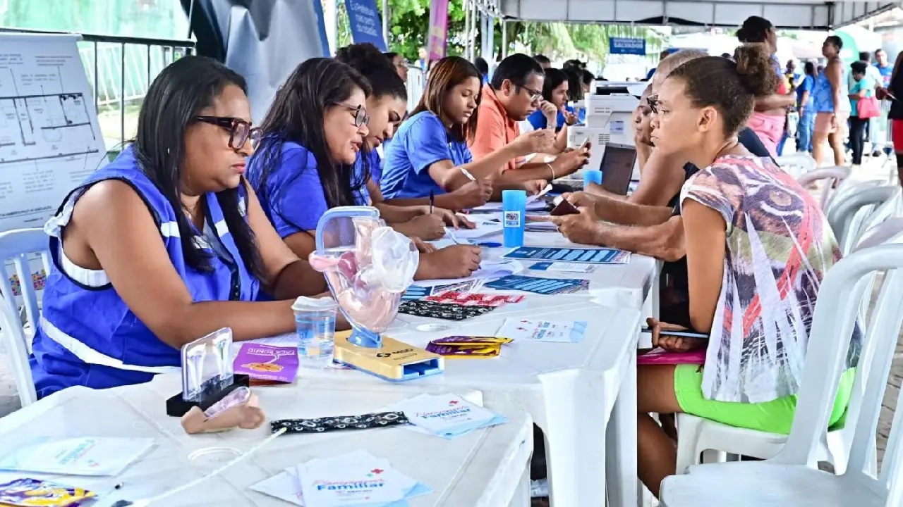 Viver Salvador nos Bairros realiza quase 4 mil atendimentos em junho com serviços municipais nas comunidades